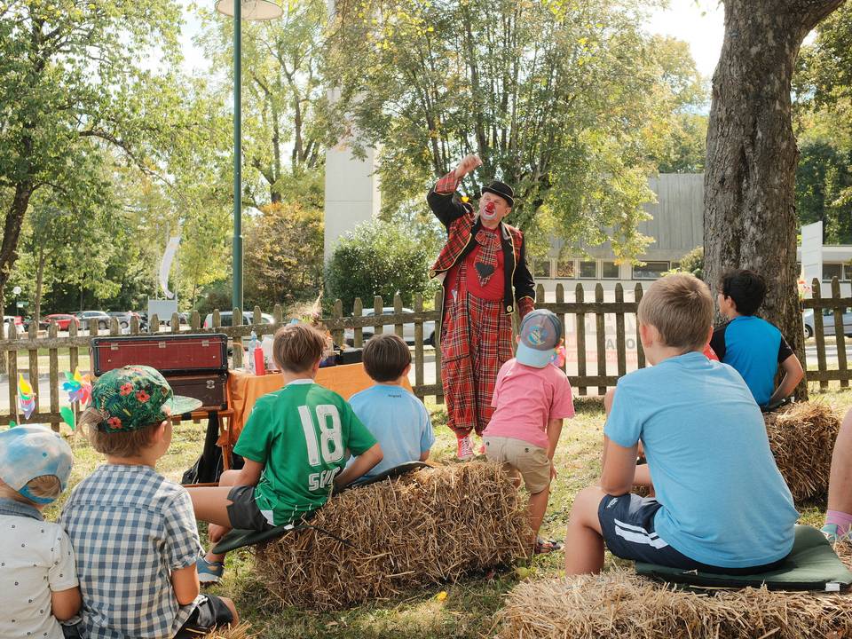 Spiel und Spaß mit Clown Shortiny