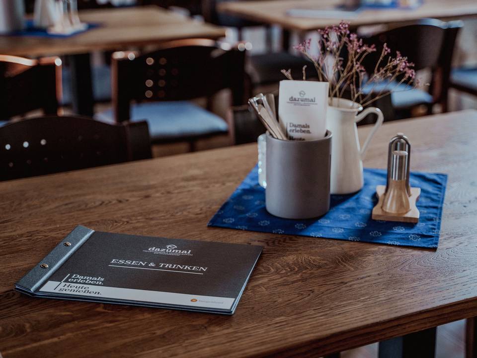 Tischgedeck im DAZUMAL Arkadenheuriger