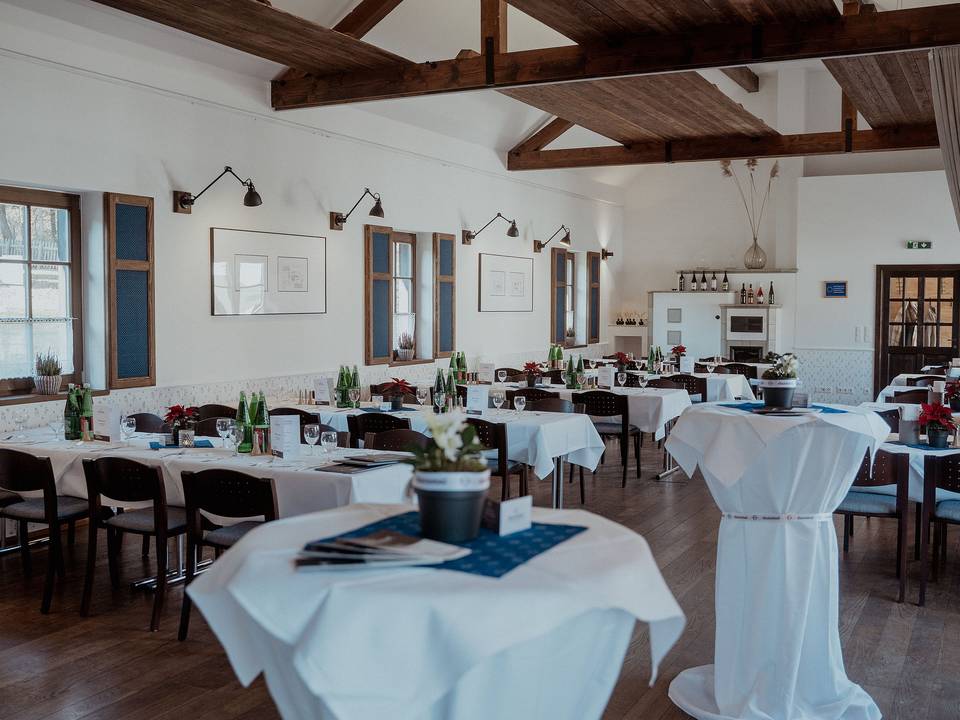 DAZUMAL Arkadenheuriger Stube