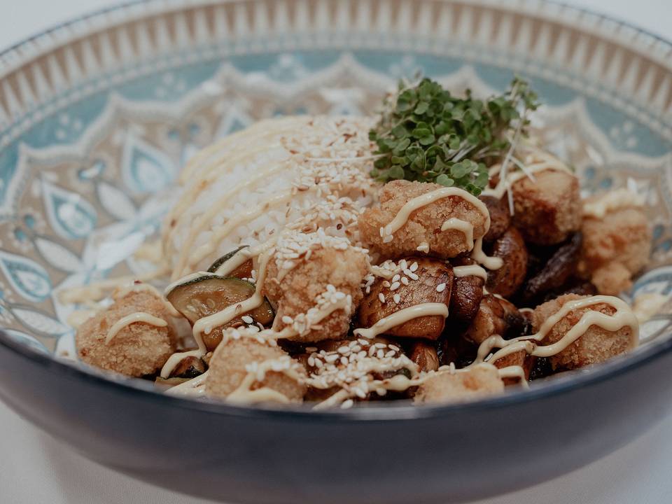 Poke Bowl Genuss im Arkadenheuriger